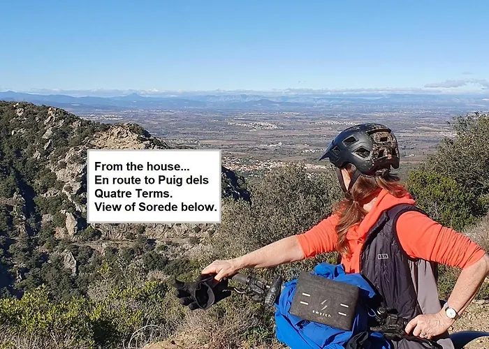 Mountain View - 3-bedroom, Air-conditioned In *