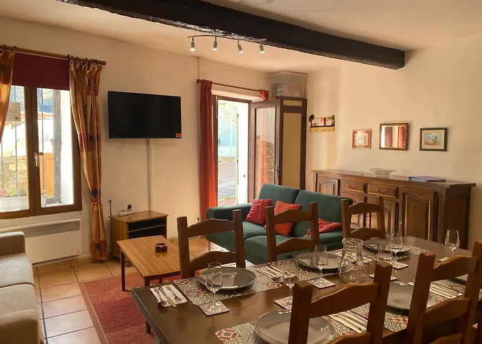 Mountain View - 3-bedroom, Air-conditioned In