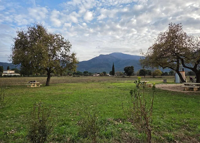 Mountain View - 3-bedroom, Air-conditioned In *